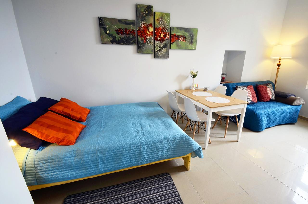 Apartment Aleja 77 *